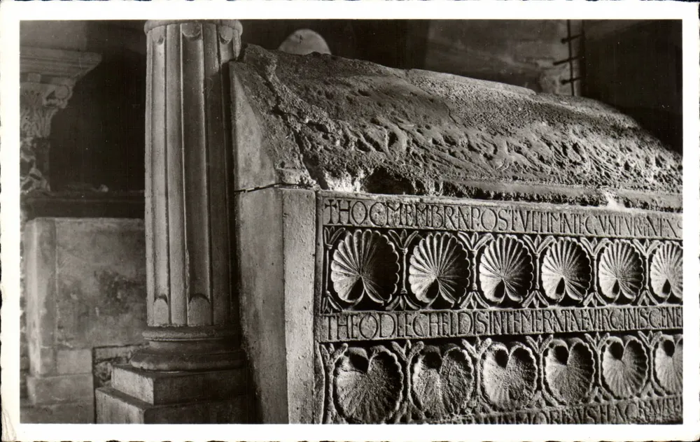 Jouarre - Cripta. Túmulo de Santa Telchilde - Século VII - Frente