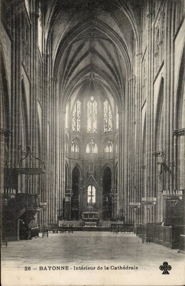 Bayonne - Interior da Catedral — editor C.C.C. n°26 - Frente