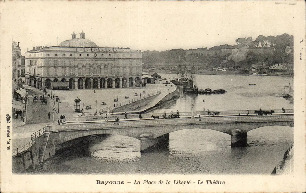 Bayonne — La Place de la Liberté — Le Théâtre — B.F. Paris - Vorderseite
