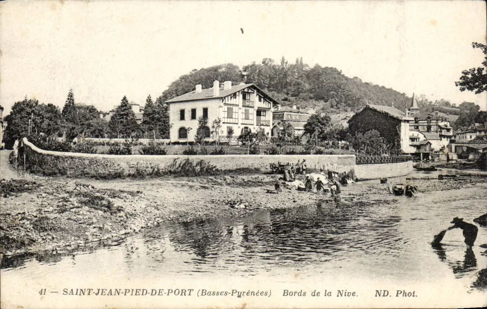 Saint-Jean-Pied-de-Port (Basses-Pyrénées) — Ufer der Nive — ND. Foto. - Vorderseite