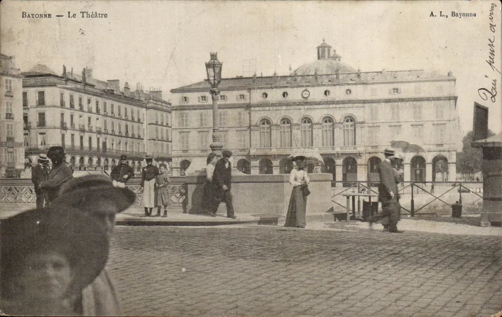 Bayonne — O Teatro — A. L., Bayonne - Frente
