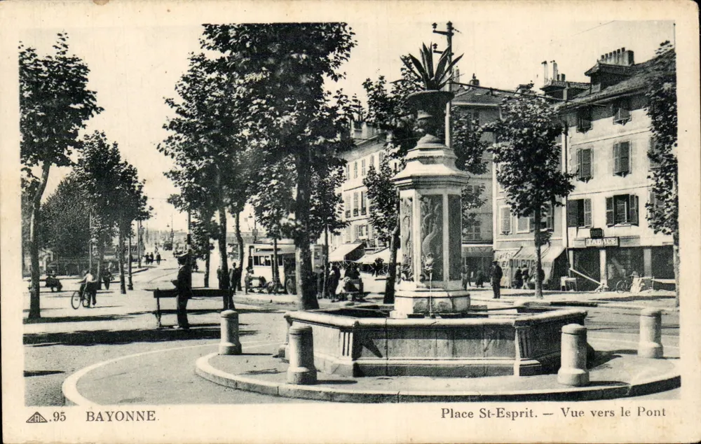 Bayonne — Place St-Esprit — Ansicht zur Brücke — Verlag C.A.F. Paris - Vorderseite