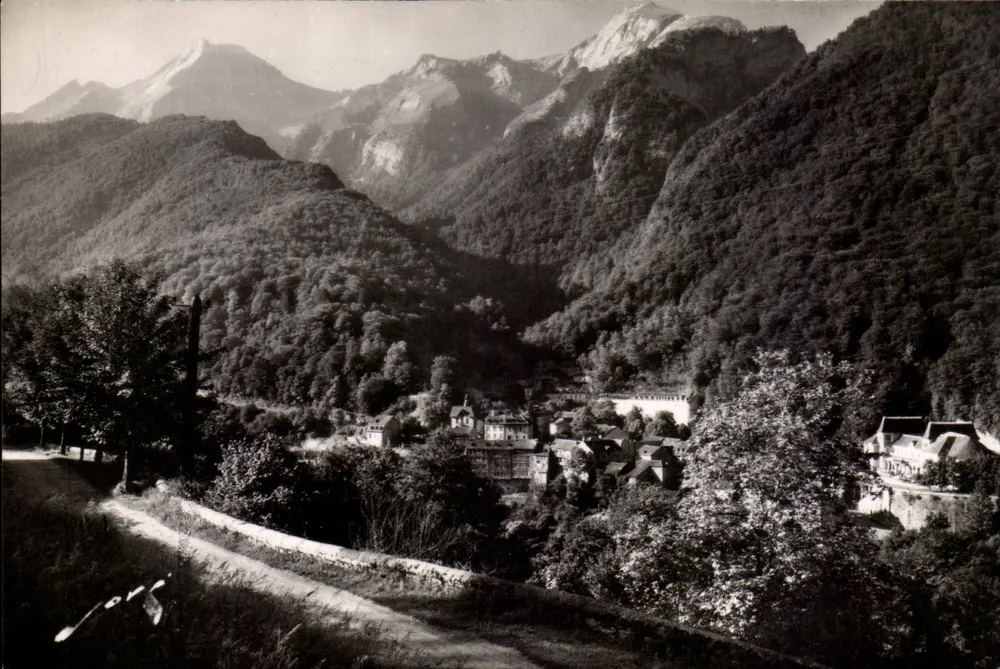 VILLE ET LE MASSIF DU GER — ÉDITIONS JOVÉ, PAU (B.P.) — N° 1453 - 앞면