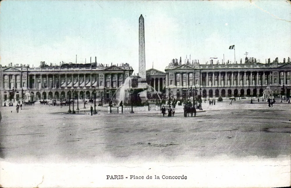 PARIS - Praça da Concórdia — vista com obélisco e hotéis particulares — editor não identificado - Frente