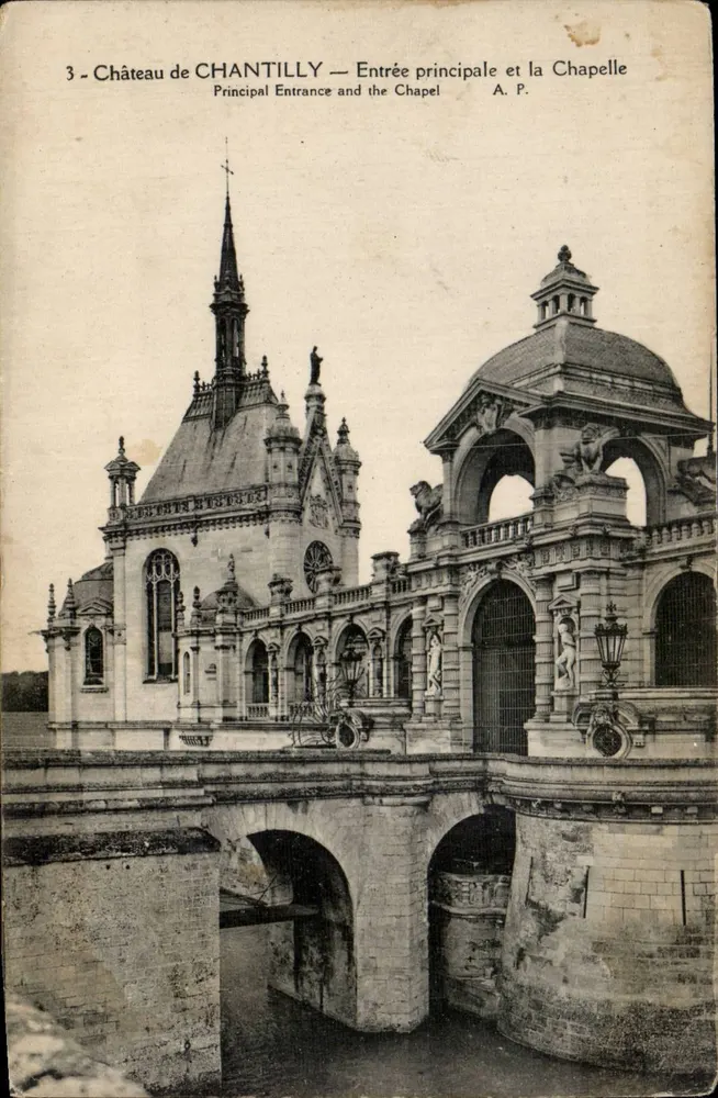 Schloss Chantilly — Haupteingang und Kapelle — A.P. - Vorderseite