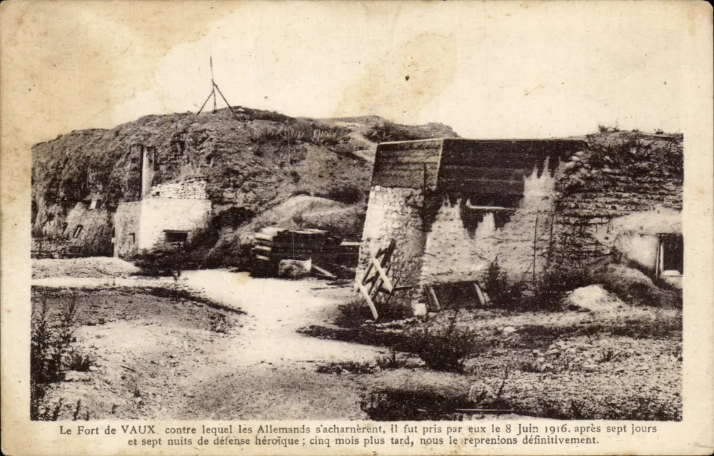 वॉक्स के किला — पहले जर्मन और फिर फ्रांसीसी 1916 में — एडिटर अनिर्धारित - आगे