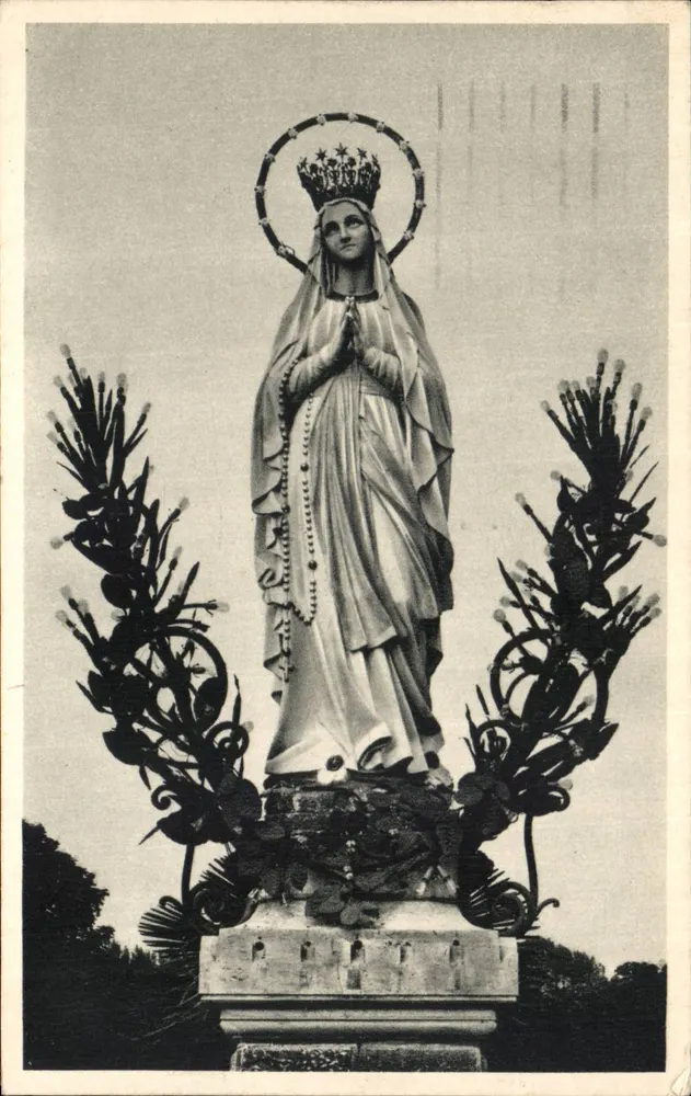 Lourdes — A Virgem Coroada — Edição P. Duquet Lourdes - Frente