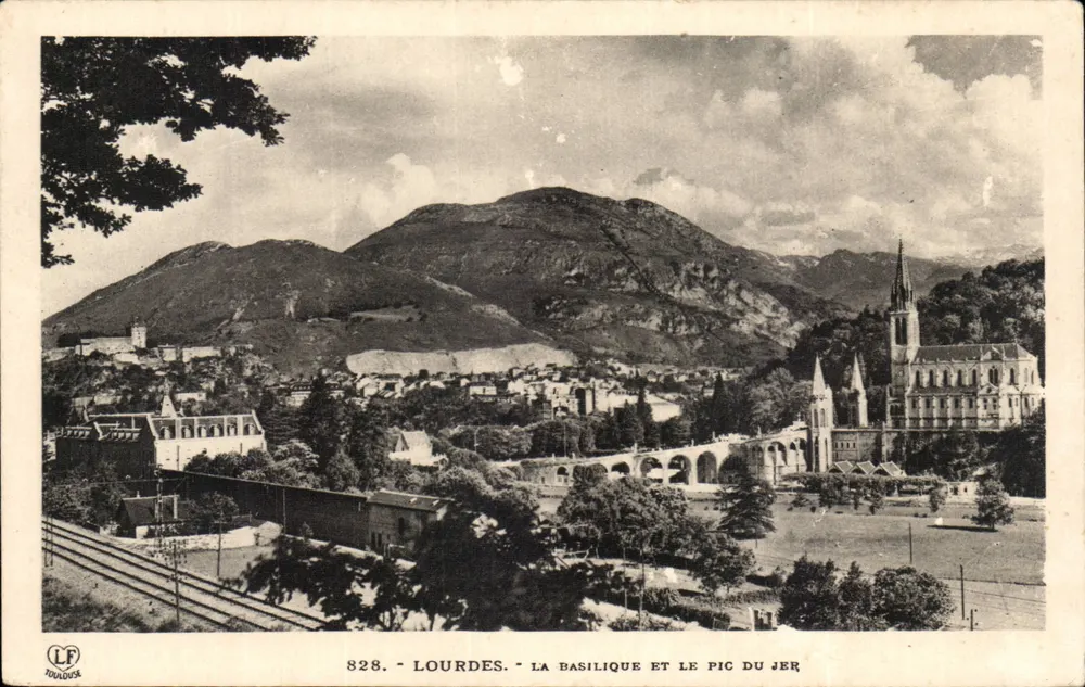 Lourdes - A Basílica e o Pic du Jer — Toulous - Frente