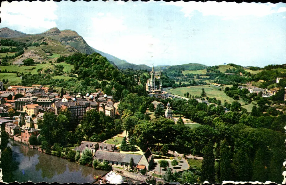 Lourdes — Vista Geral — Edições « La Grotte » - Frente