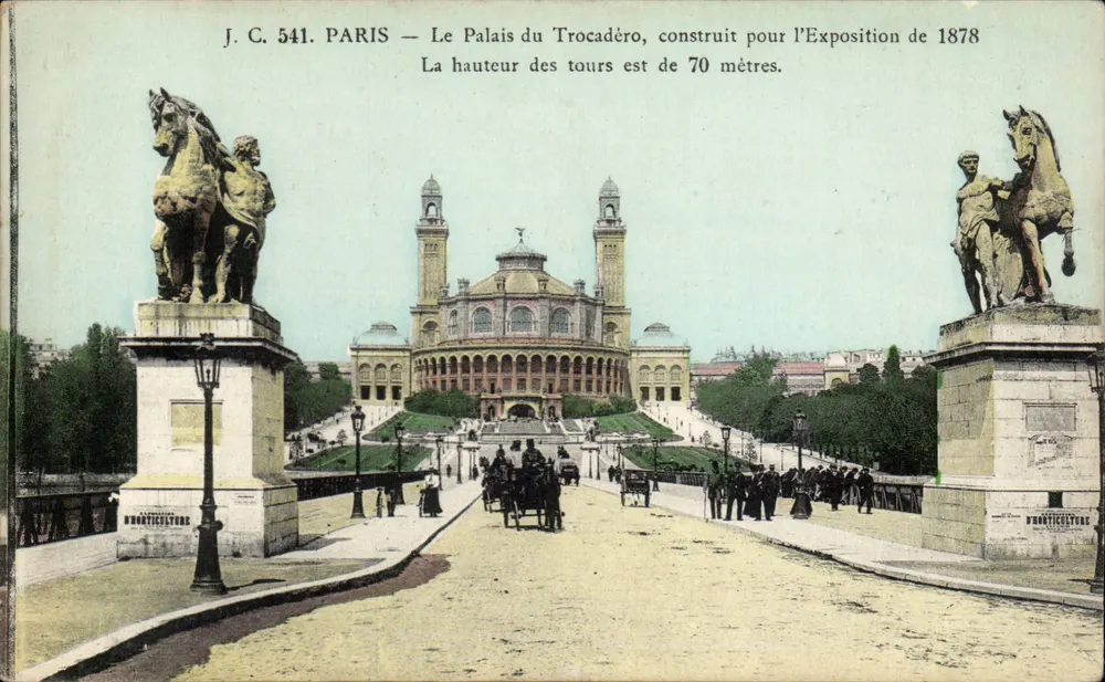 Parijs — Het Palácio van het Trocadéro, gebouwd voor de Expo van 1878 — J.C. 541 - Voorkant