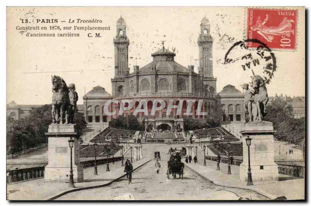 Paris — O Trocadéro — Construído em 1878, no local de antigas pedreiras — C. M. - Frente