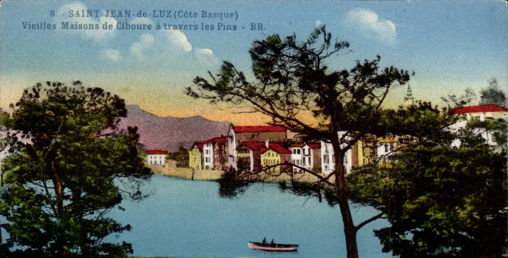 Saint-Jean-de-Luz (Côte Basque) — Alte Häuser von Gibouret durch die Kiefern — BR. - Vorderseite