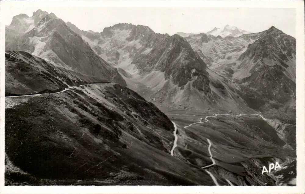 Ansicht der Pics de l'Espada, du Campana, du Pountou und der Gletscher des Néouvielle — Routes du Tourmalet — APA - Vorderseite