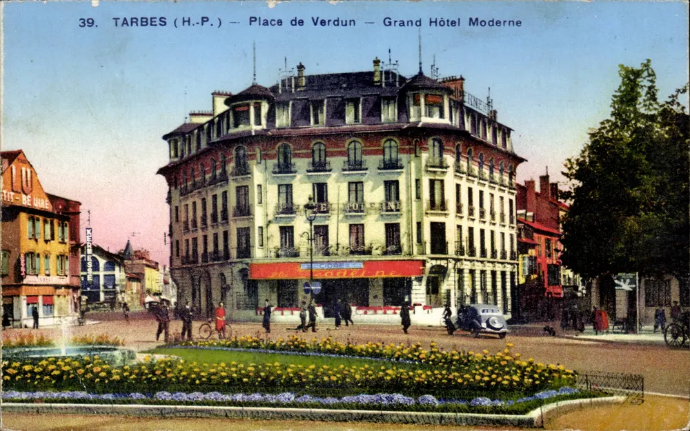 Tarbes (H.P.) — Place de Verdun — Grand Hôtel Moderne - Vorderseite