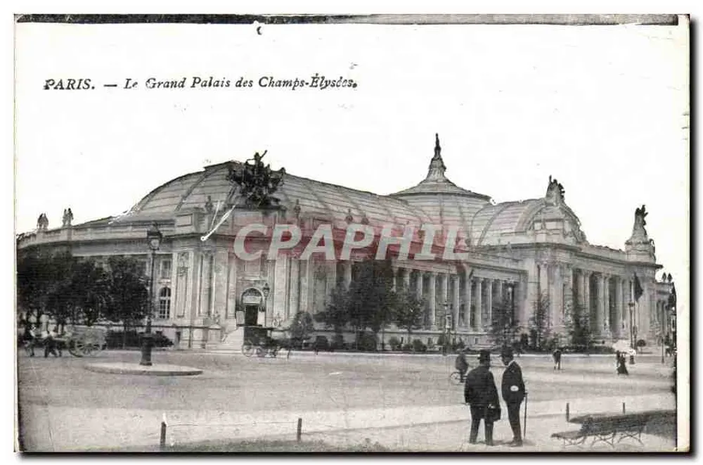 PARIS — Ansicht des Grand Palais auf den Champs-Élysées - Vorderseite
