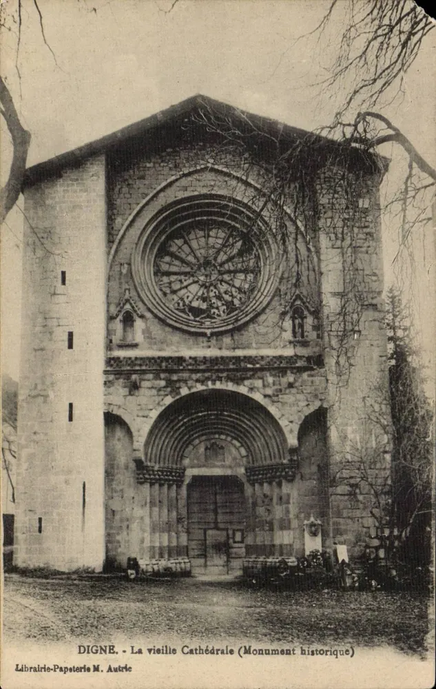Digne - A velha Catedral (Monumento histórico) — Livraria-Papelaria M. Autric - Frente
