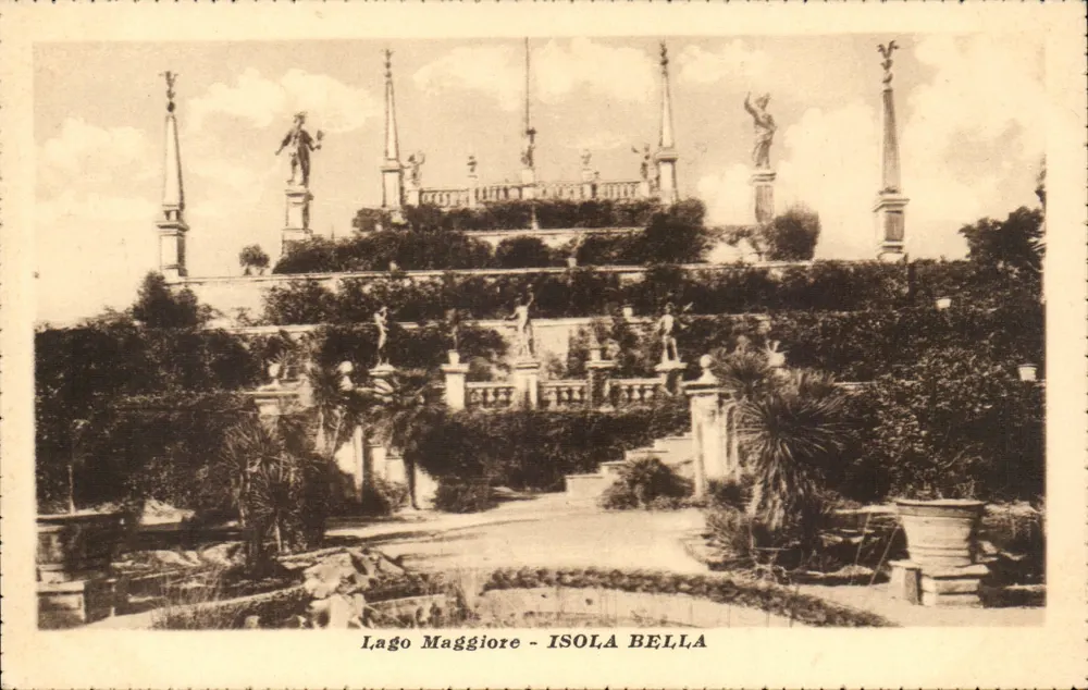 Lago Maggiore - ISOLA BELLA — Terrassen-Garten mit Statuen und Säulen - Vorderseite