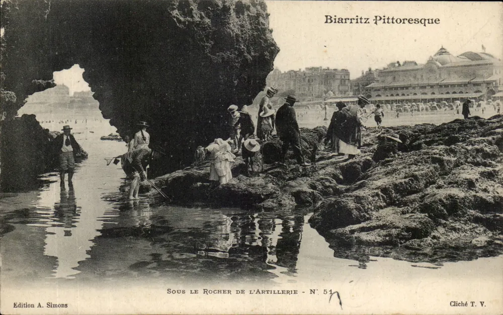 Biarritz pittoresk — Unter dem Felsen der Artillerie — Ausgabe A. Simons Nr. 51 - Vorderseite