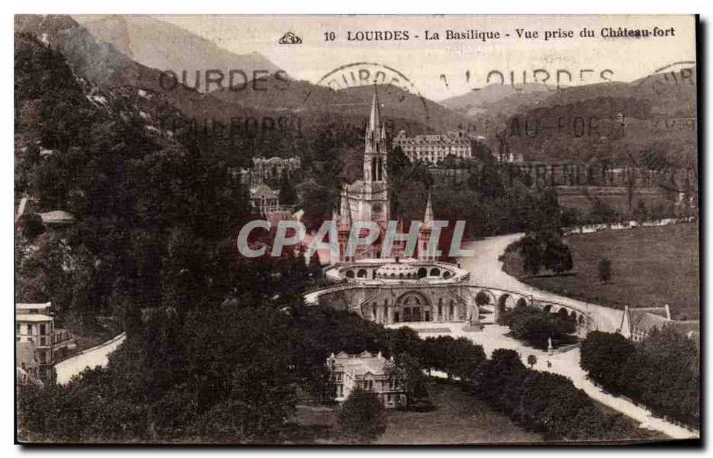 Lourdes - Die Basilika - Ansicht vom Schlossfrieden - Vorderseite