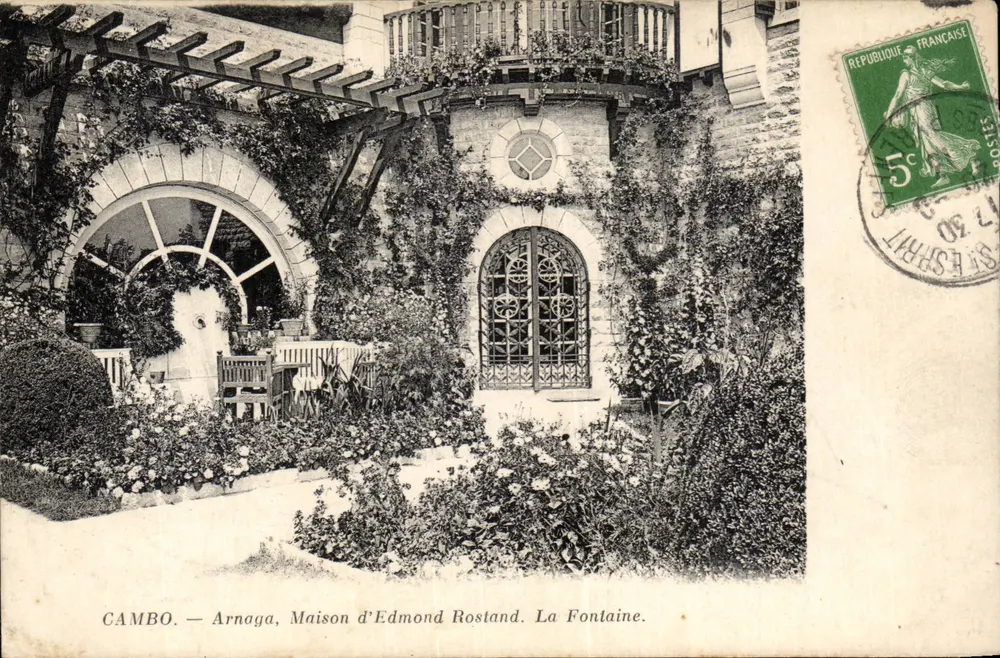 Cambo — Arnaga, Haus von Edmond Rostand. Die Fontaine. - Vorderseite