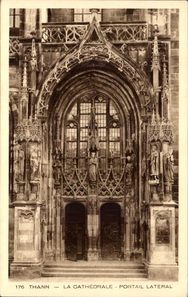 Thann — A Catedral — Portal Lateral - Frente