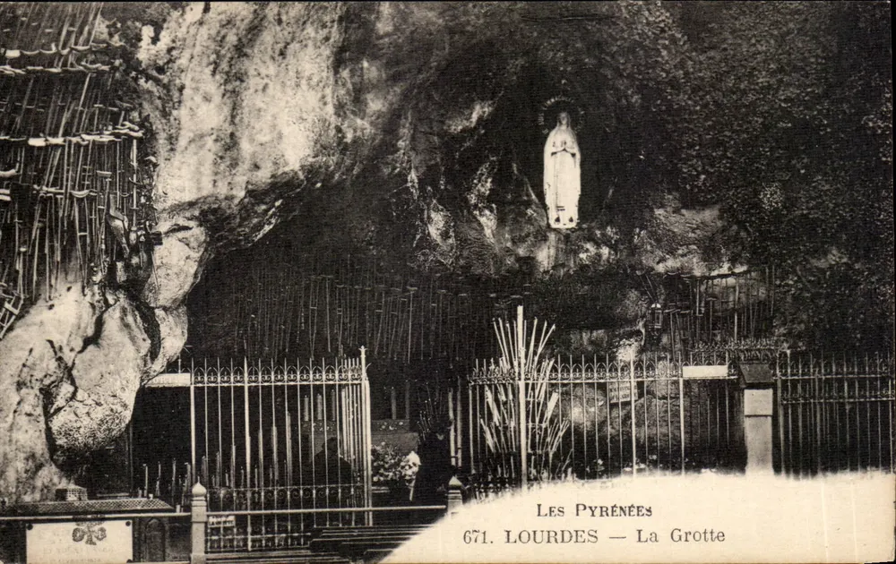 Lourdes — A Gruta — Os Pirineus — 671 - Frente