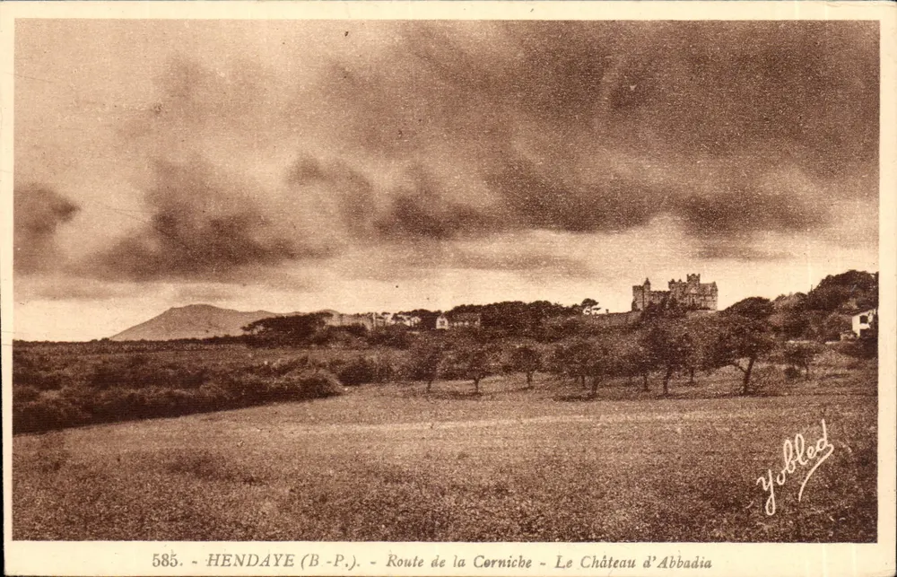 Hendaye (B-P.) - Estrada da Corniche - O Castelo de Abbadia - Frente