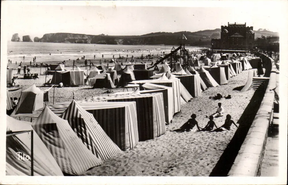 Strand von Hendaye — lebendige Ansicht mit Zelten — Verlag Tito, Serie 13 - Vorderseite