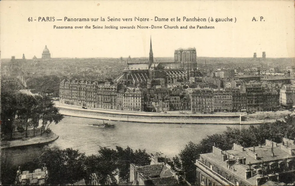 PARIS — Panorama über die Seine in Richtung Notre-Dame und Panthéon (links) — A. P. - Vorderseite