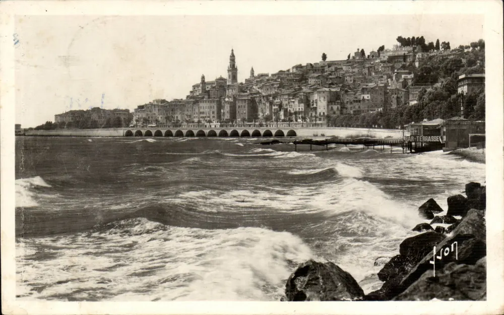 Menton (Alpes-Maritimes) — A velha cidade por mar agitado — Les Editions d'Art YVON, Paris - Frente