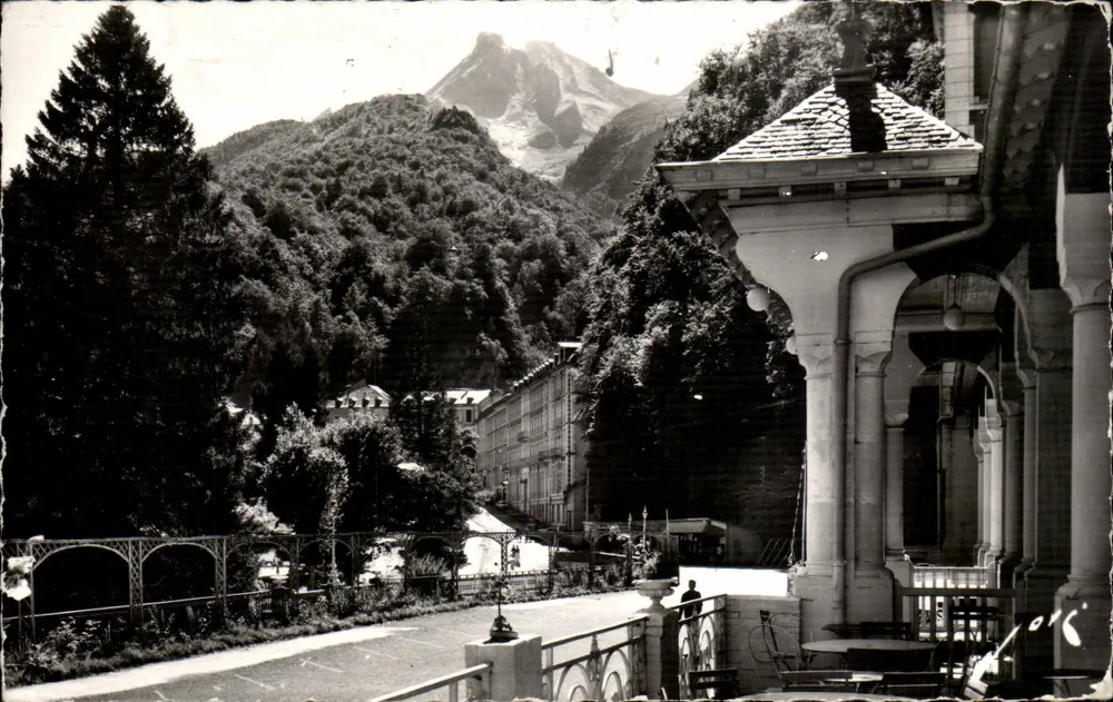 Les Eaux Bonnes — Vista do Casino — Edição JOUVET - Frente