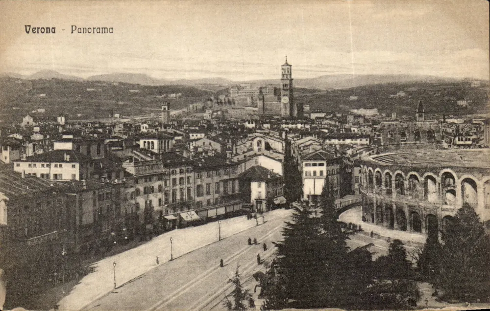 Verona - Panorama — Luftbild mit Amphitheater und Turm — STO 1130 - Vorderseite