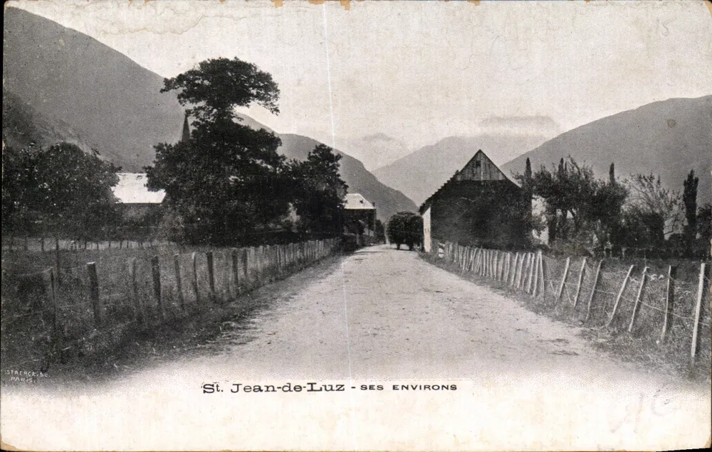 St. Jean-de-Luz - SEUS ARREDORES — Stacker, Paris - Frente