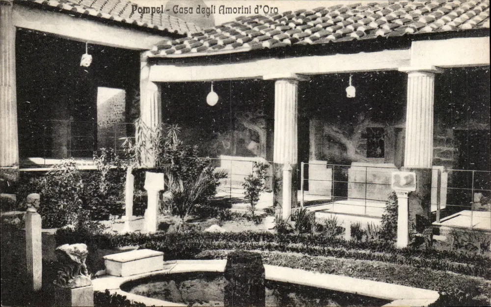 Pompei - Haus der goldenen Cupiden — Ansicht des Innenhofs mit Brunnen und Säulen - Vorderseite