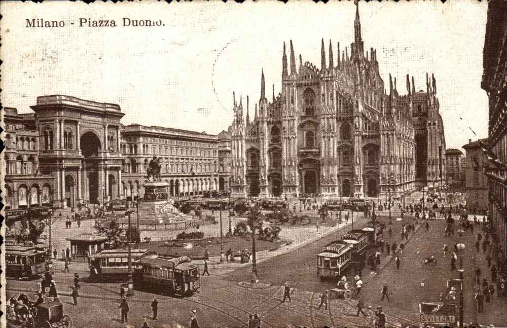 Mailand - Piazza Duomo — Ansicht des Doms und der belebten Platz — Verlag SVILTORE - Vorderseite