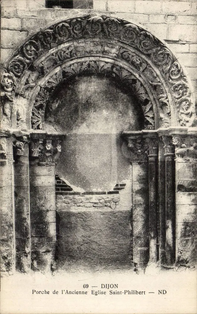 Pórtico da Antiga Igreja de São Filiberto — Dijon — ND - Frente