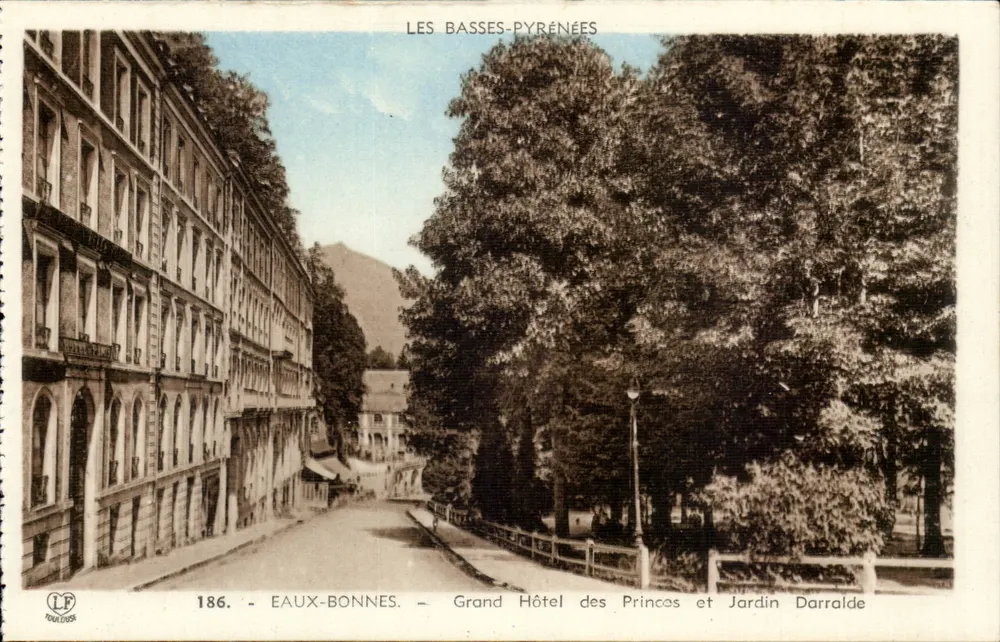 Eaux-Bonnes — Grand Hôtel des Princes und Jardin Darralde — Les Basses-Pyrénées - Vorderseite
