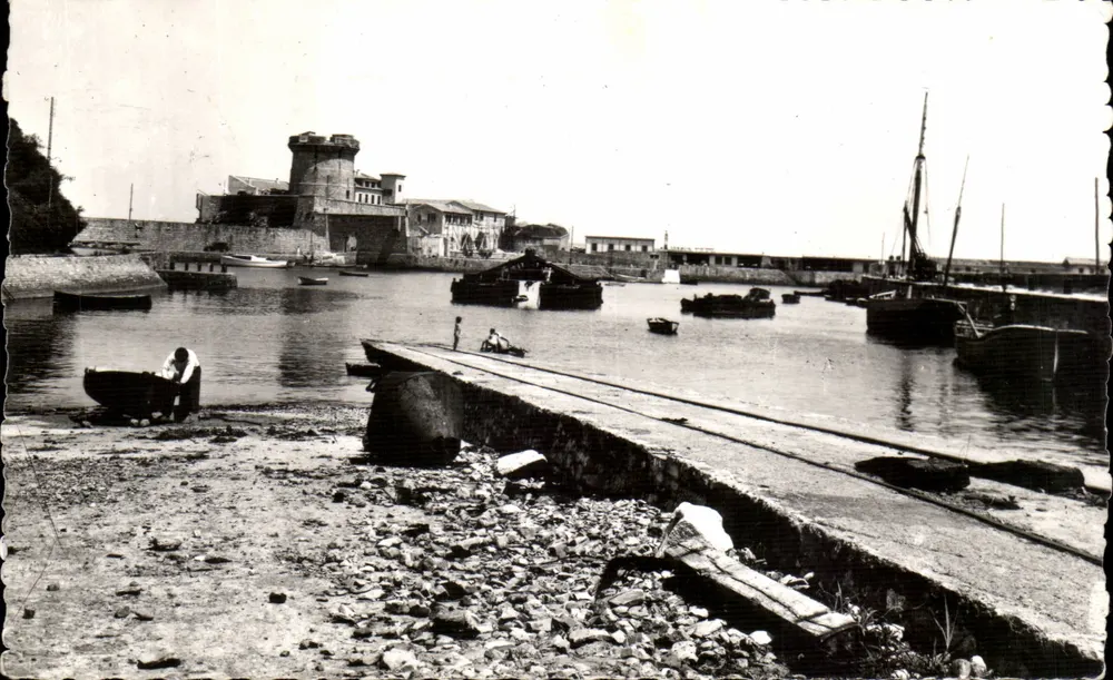 St-Jean-de-Luz — Der Hafen am Fort du SOCORA — Bidart, Côte Basque - Vorderseite