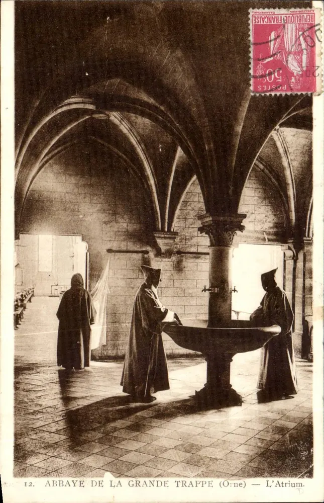 Abadia da Grande Trappe (Orne) — O Atrium - Frente