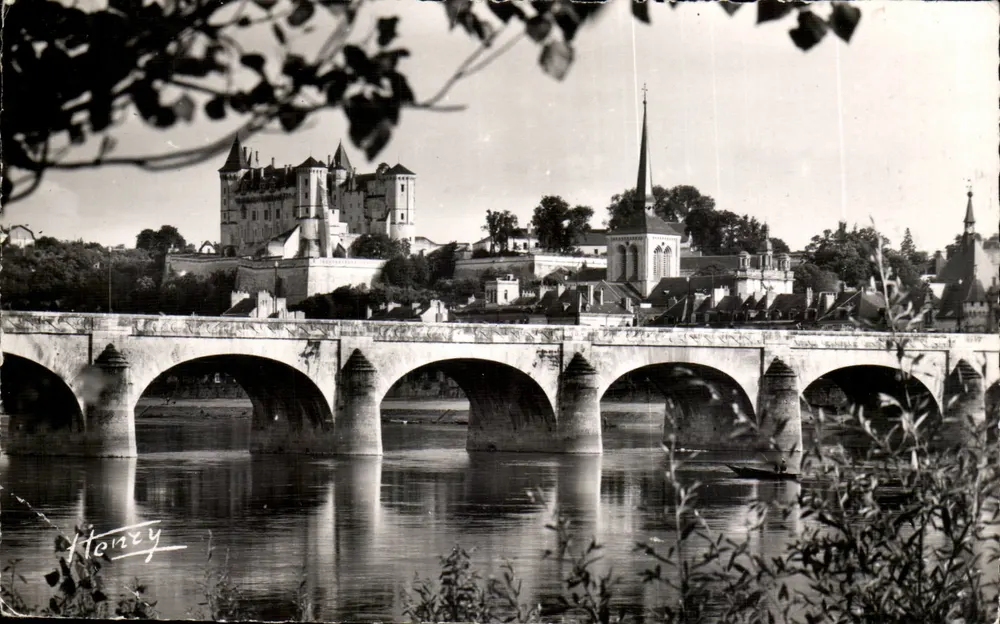 Castelo de Saumur — vista do ponte sobre a Loire — Henriy - Frente
