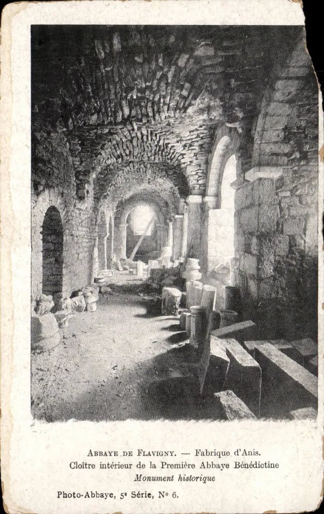 Innere Klausur der ersten Benediktinerabtei — Abtei Flavigny — Photo-Abbaye, 5. Serie, Nr. 6 - Vorderseite