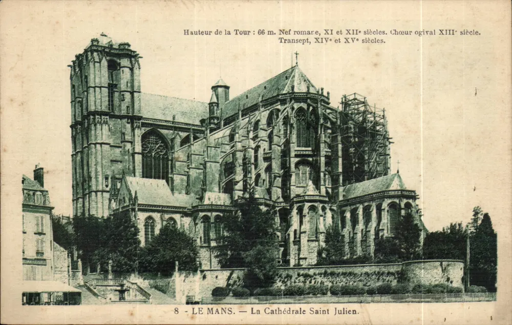 Le Mans — A Catedral de São Julião — Nefo romana, séculos XI e XII. Cúpula ogival, século XIII. Transeto, séculos XIV e XV. - Frente