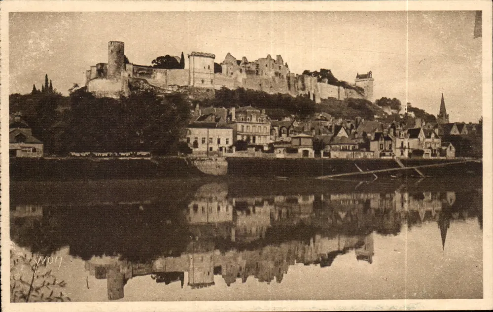 Castelo de Chinon — A Loire — Editora: La Douce France, n°26 - Frente