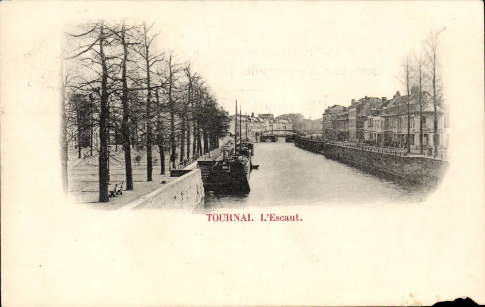 Tournai. De Schelde. — Uitzicht op het kanaal met bomenrij en boot — serie-nummer niet zichtbaar - Voorkant
