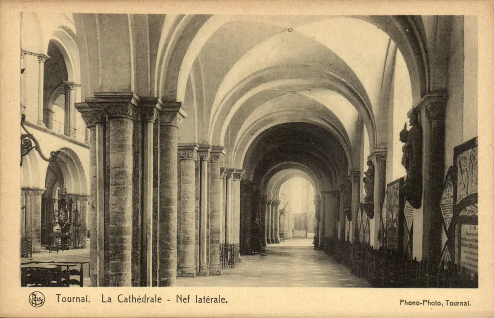 Tournai - Die Kathedrale - Seitennave — Phono-Photo, Tournai - Vorderseite