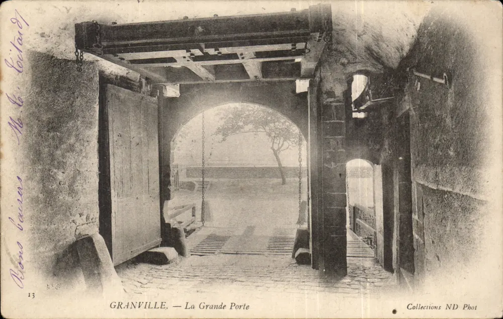 Granville — A Grande Porta — Collections ND Phot - Frente