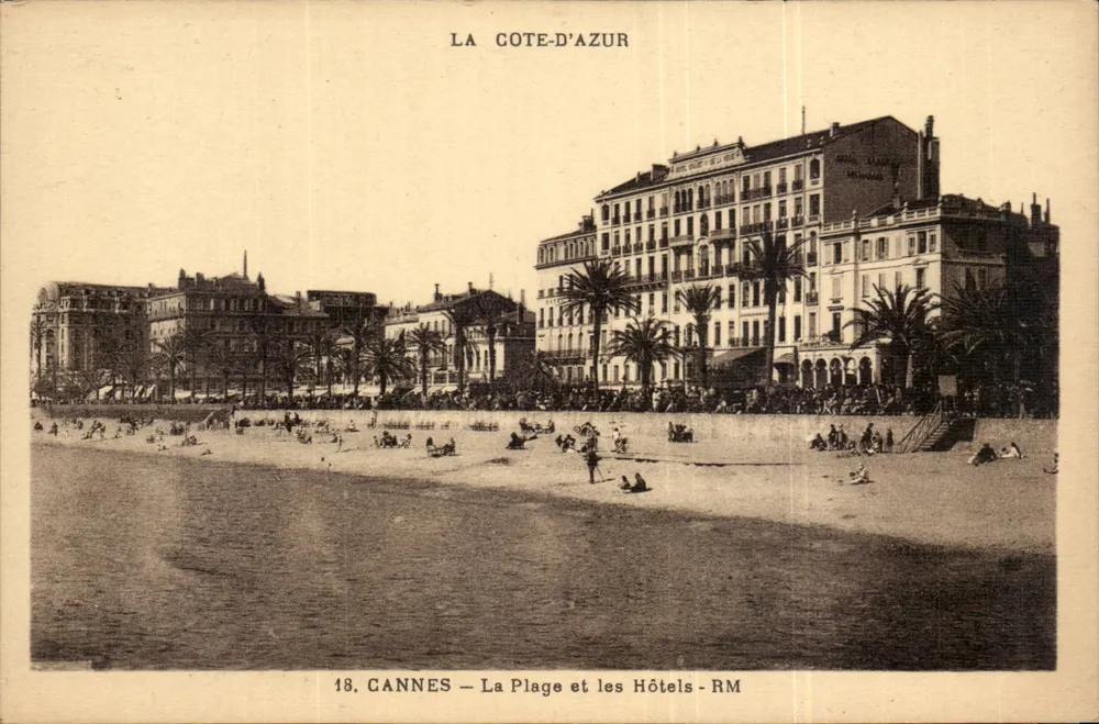 Cannes — A Praia e os Hotéis — RM - Frente