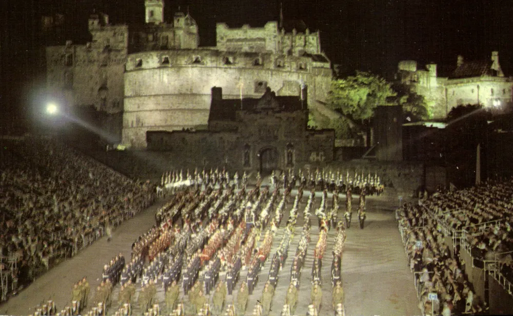 Das Military Tattoo am Edinburgh Castle — Nachtwandler Militärereignis — Colourmaster International, PT35122 - Vorderseite