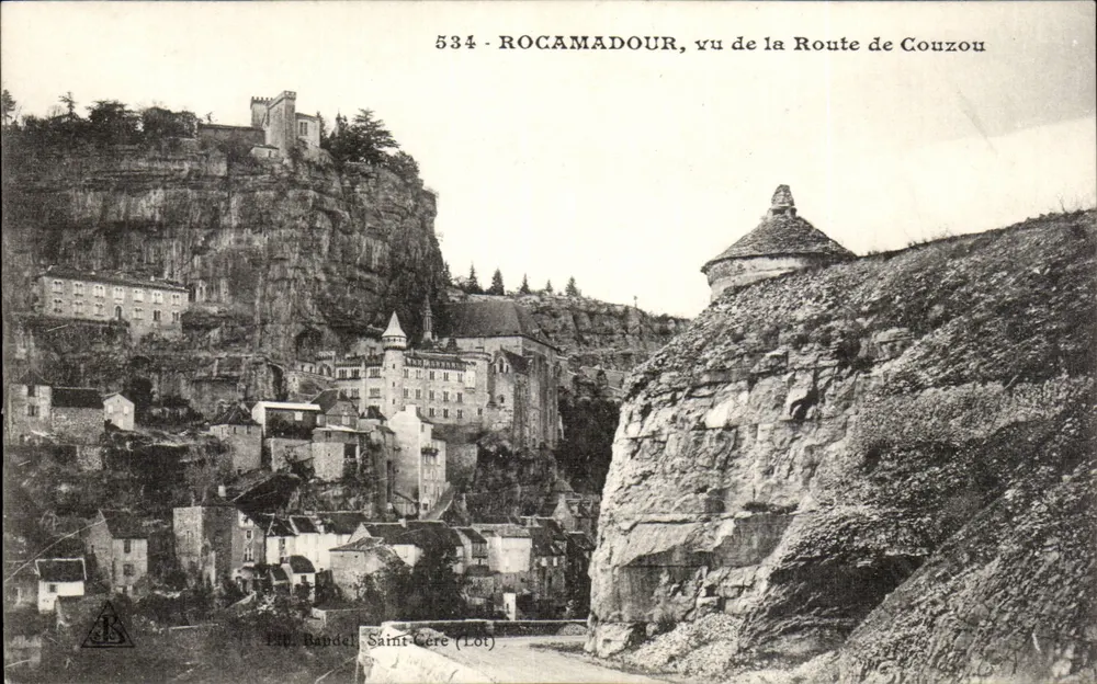 Rocamadour, visto da Estrada de Couzou — Saint-Céré (Lot) — Editor Bandel, n° 534 - Frente
