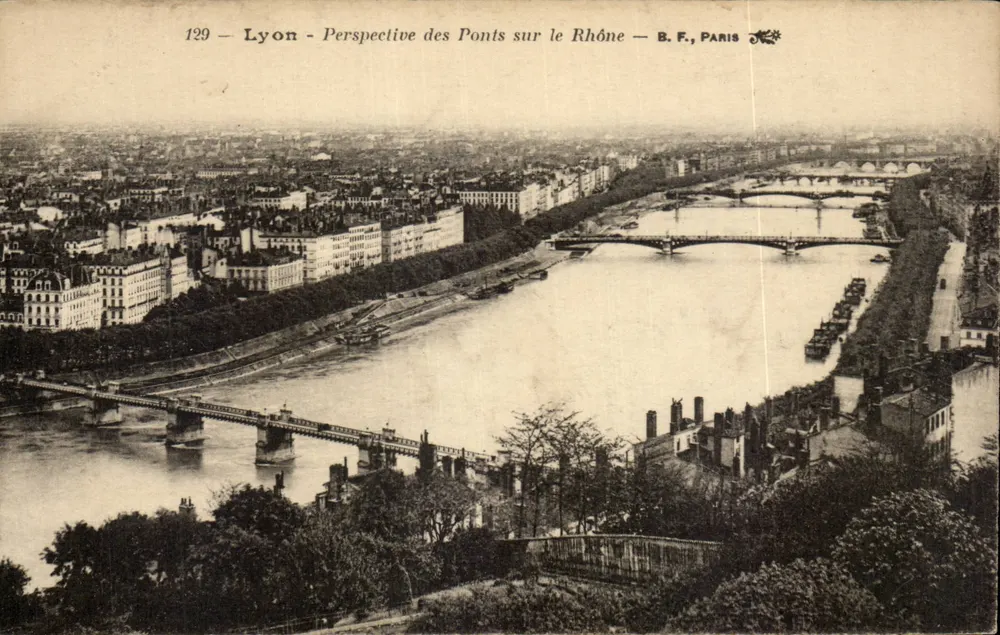 Lyon - Perspectiva dos Pontes sobre o Rio Rhône — B. F., Paris - Frente
